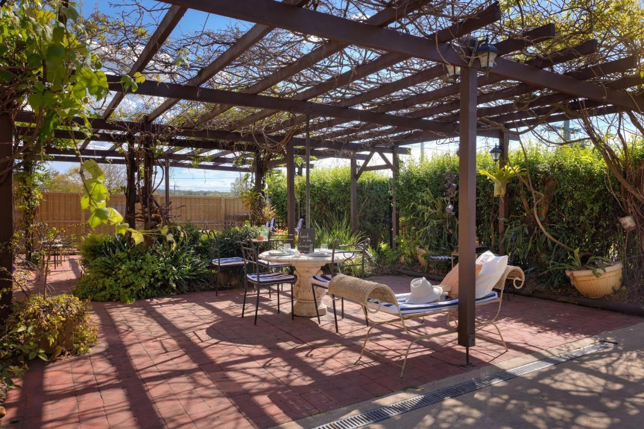 The Table Guest House Greta Exterior photo
